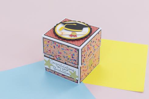 Crafters Companion - Stanzschablone "Graduation Cap and Scroll" Dies