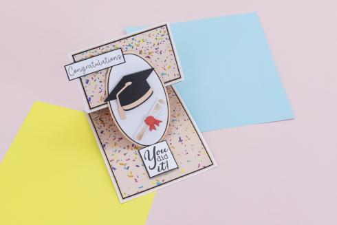 Crafters Companion - Stanzschablone "Graduation Cap and Scroll" Dies