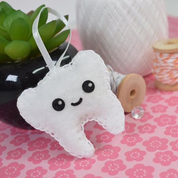 Heffy Doodle Tooth Plush  Cutting Dies - Stanze  