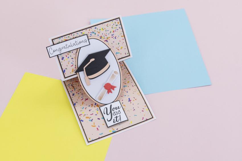 Crafters Companion - Stanzschablone "Graduation Cap and Scroll" Dies