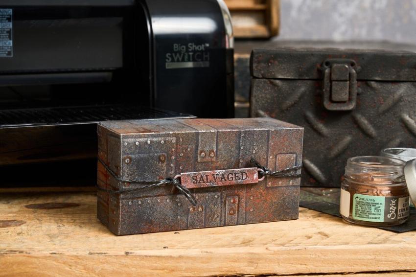 Sizzix - 3D Prägefolder "Foundry Large" Embossing Folder Design by Tim Holtz