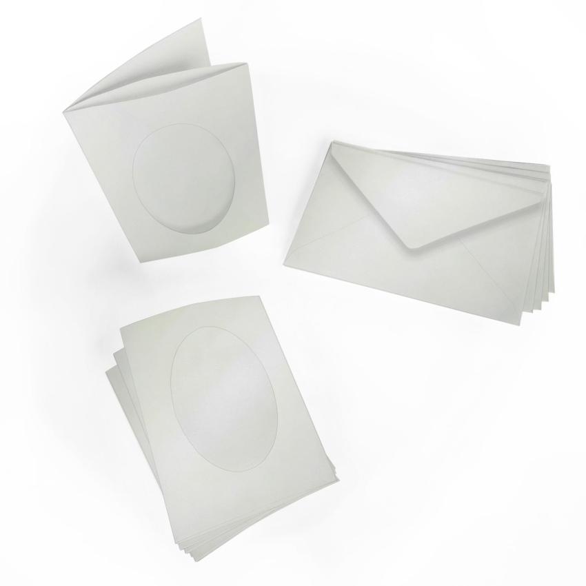 Passepartoutkarte mit ovalem Ausschnitt und Briefumschlag, DIN C6 in metallic polarweiss