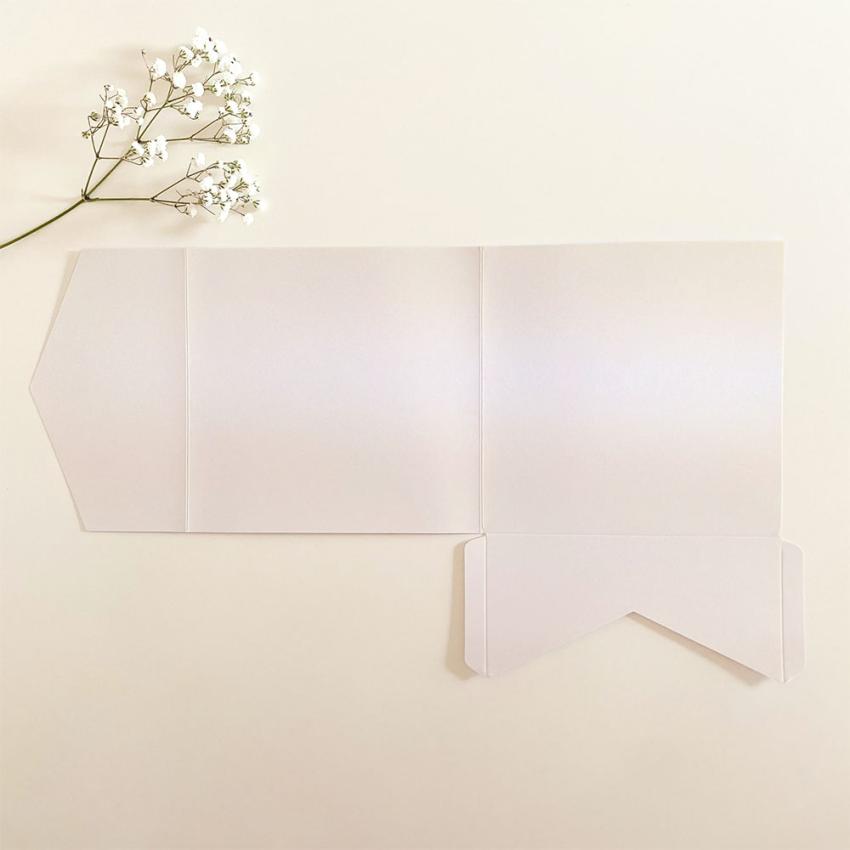 Pocketfold-Karte Quadrat (15x15) Premium-Karton "Perlmutt Crema" Exklusiv Line