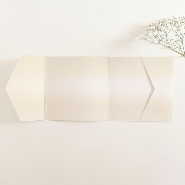 Pocketfold-Karte_quadratisch_15x15_seitl_Tasche