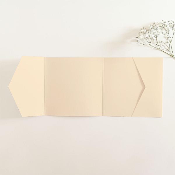 Pocketfold-Karte_quadratisch_15x15_seitl_Tasche